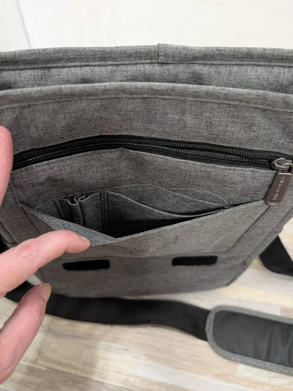 CaseCrown Campus North vertical messenger bag Grey